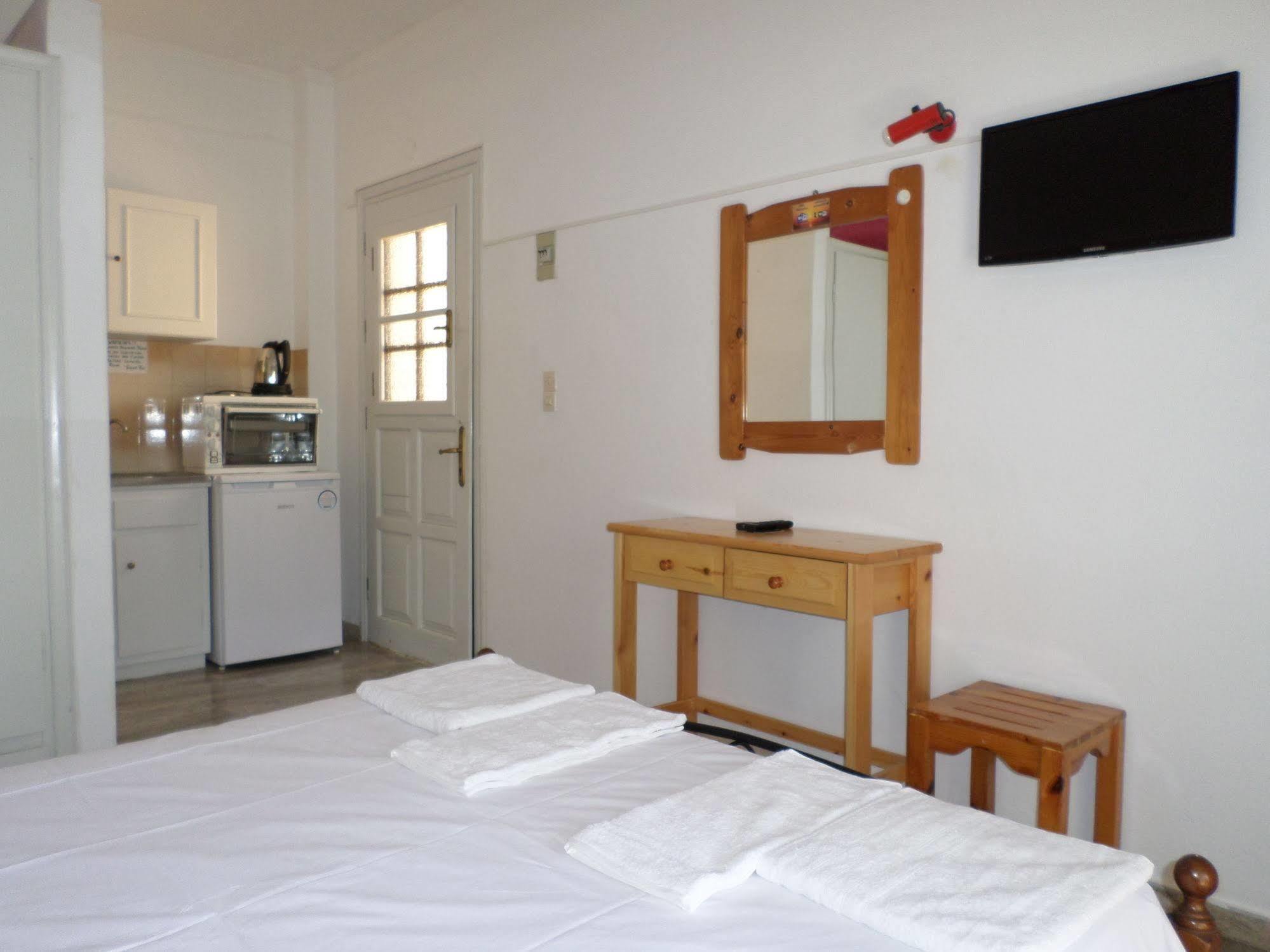 Rising Sun & 2* Benitses (Corfu)